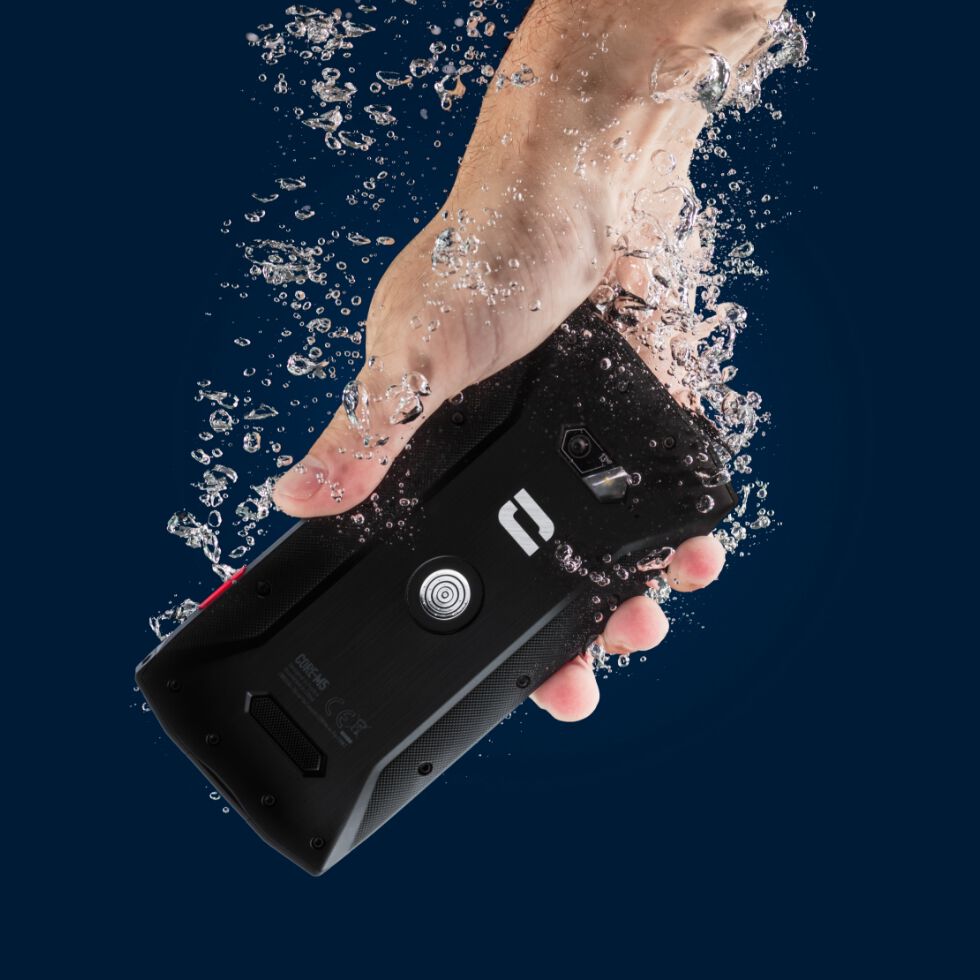 Smartphone étanche CORE-M5 Croscall test immersion sous l'eau